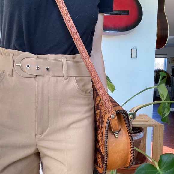 Vintage Hand Tooled Leather Purse - Picture 7 of 8